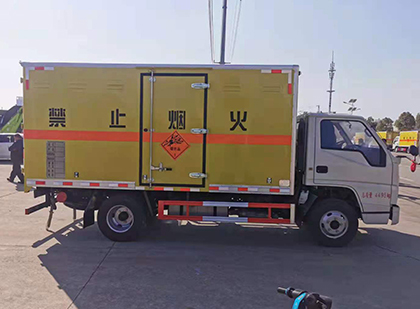 合江爆破器材运输车工人安全操作规范与智能技术保障